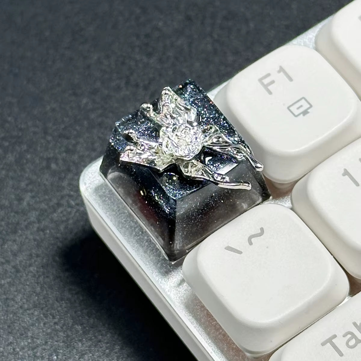 Custom Handmade Metal Keycaps Black Butterfly Girl Design OEM ESC Keys for Mechanical Gaming Keyboard Artisan Personality Gift